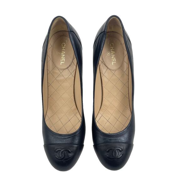 Chanel Cap Toe Leather Pumps CC Interlocking Logo Black Navy Size 39.5 - Picture 5 of 13